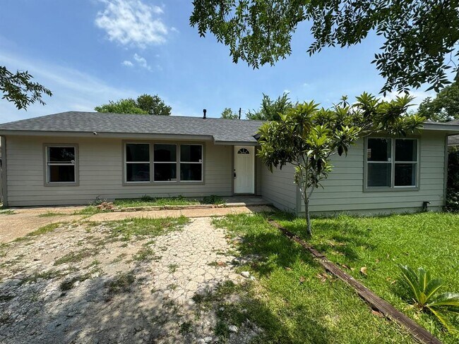 Building Photo - 5711 Southseas St