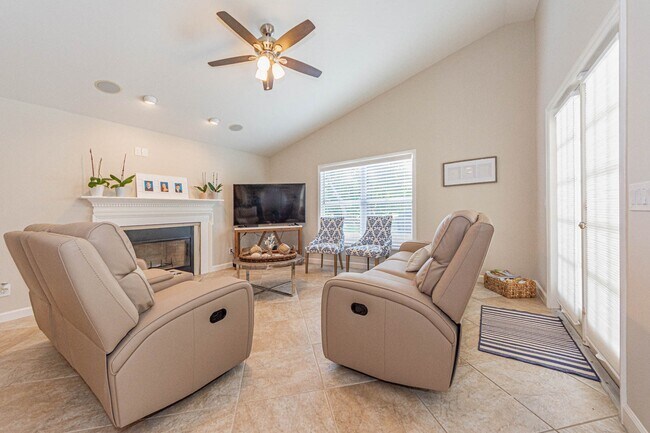 Building Photo - 2225 Silver Sands Ct