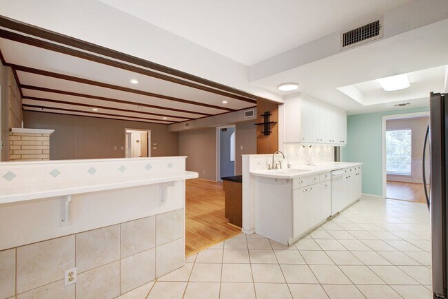 Building Photo - Northwest Hills 5 Bed Home!