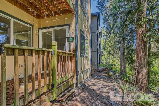 Building Photo - 7535 SW Onnaf Ct