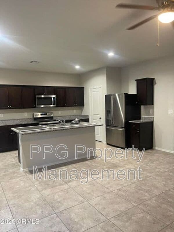 Foto del edificio - 4607 W Basil Ave