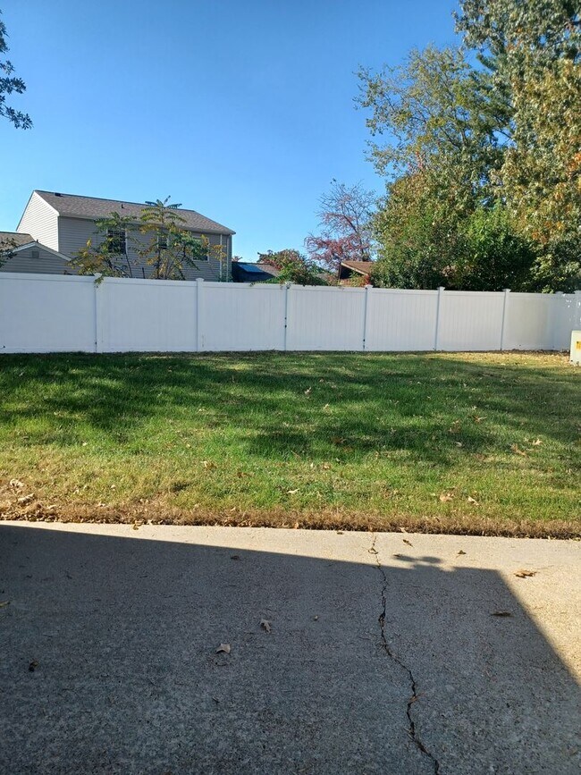 Building Photo - Welcome to this beautiful 4-bedroom, 2-bat...