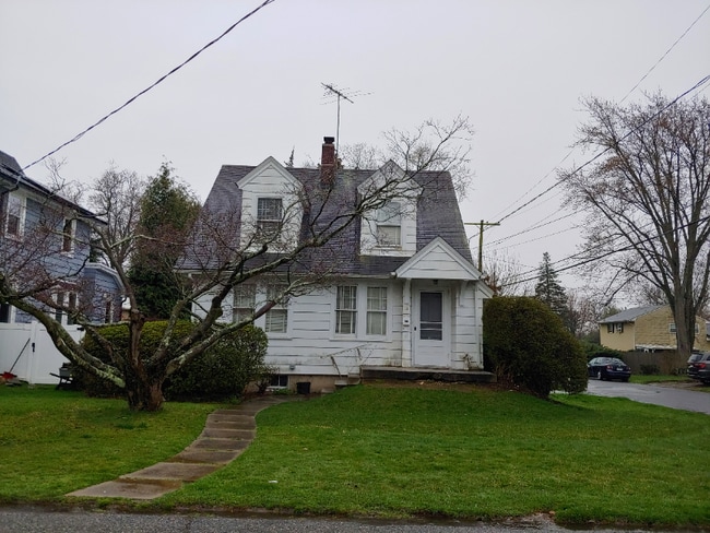 Building Photo - 13 Alexander Ave