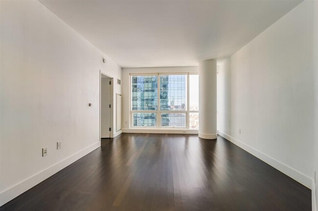 Building Photo - 77 Hudson St
