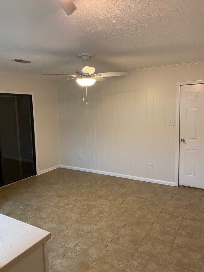 Building Photo - 116 Scatterfoot Dr