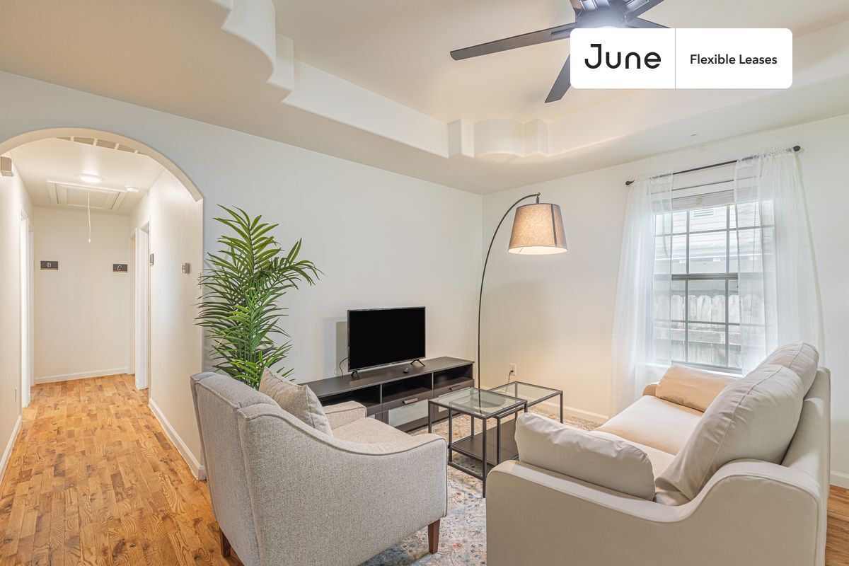 Foto principal - 6307 Chesterfield Avenue
