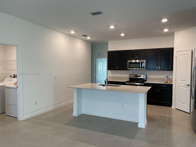 Foto del edificio - 4244 Thurso Wy