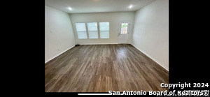 Foto del edificio - 6942 Crestway Rd