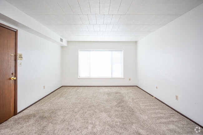 1BR, 1BA - Living Room - 225 Walnut St