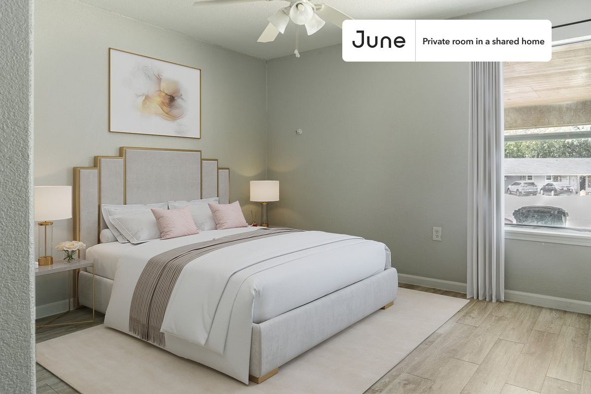 Foto principal - Private bedroom in 3 bed/2 bath Home