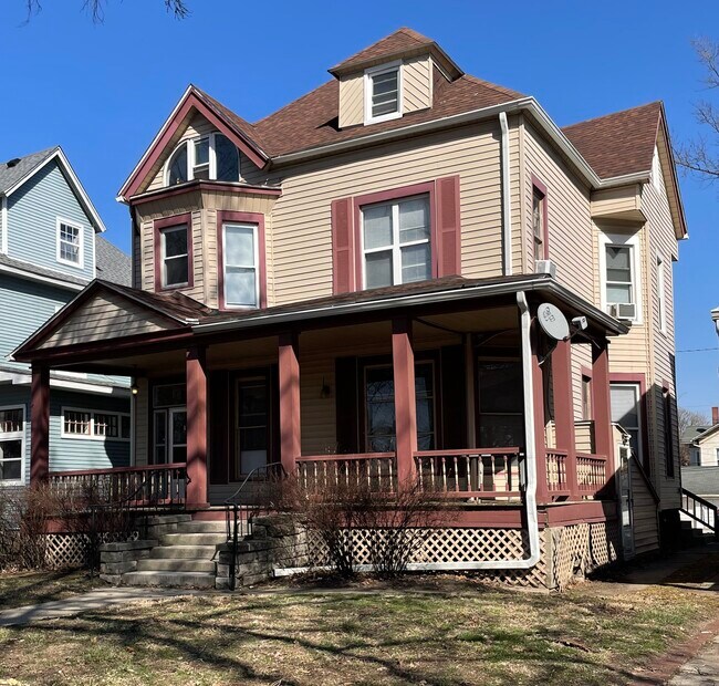 Foto exterior - 708 S 6th St