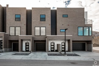 Building Photo - 332 E Tri Ln