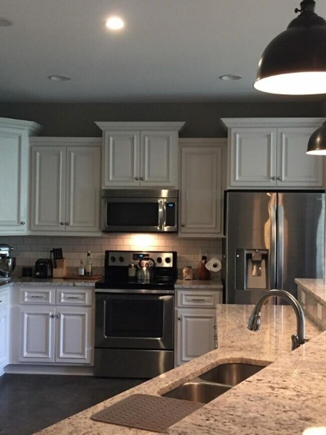 Building Photo - Modern Home Minutes from I65 in Brentwood
