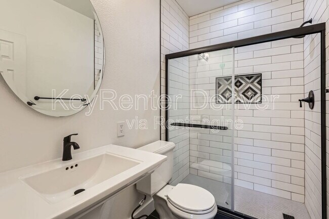 Foto del edificio - 880 E 16th Ave