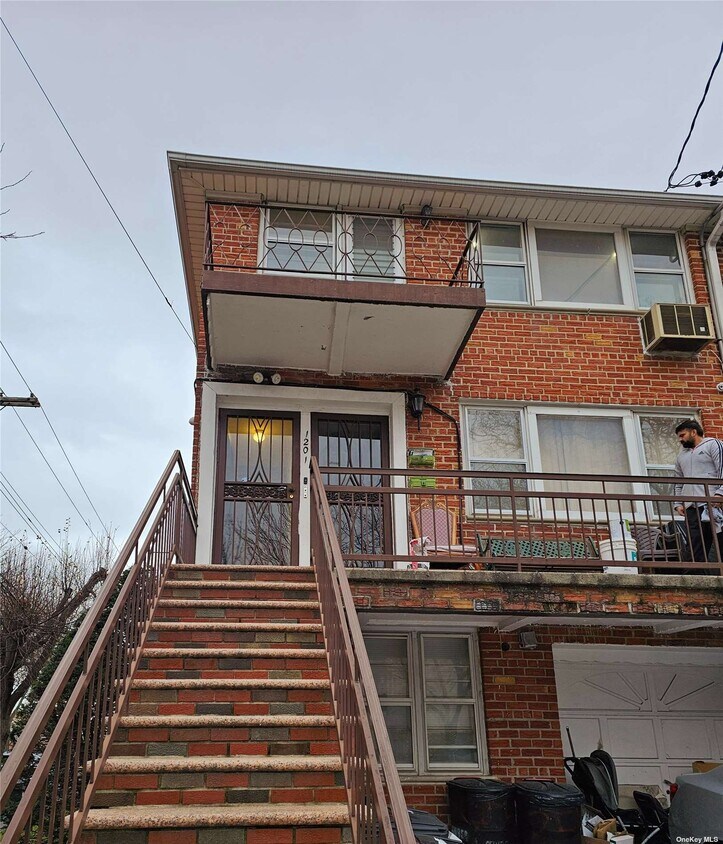 Primary Photo - 1201 E 68 St