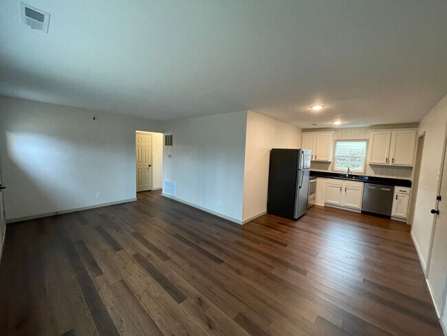 Foto del edificio - Update 3 Bed/1 Bath Home!