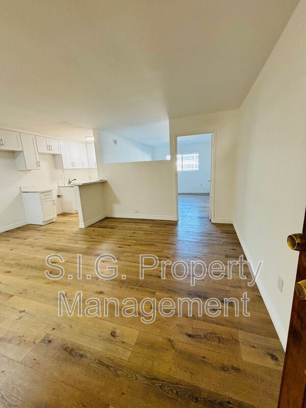Foto del edificio - 10635 Sherman Grove Ave