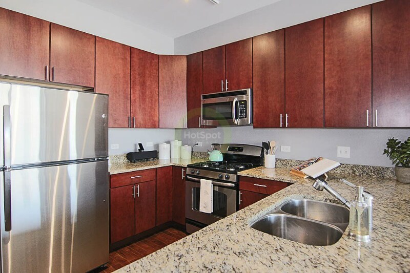 Foto principal - 743 S Clark St