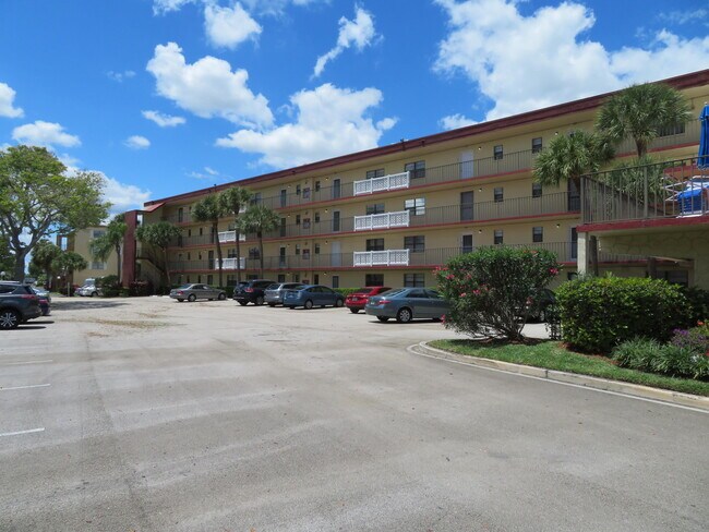 Foto del edificio - 9233 SW 8th St