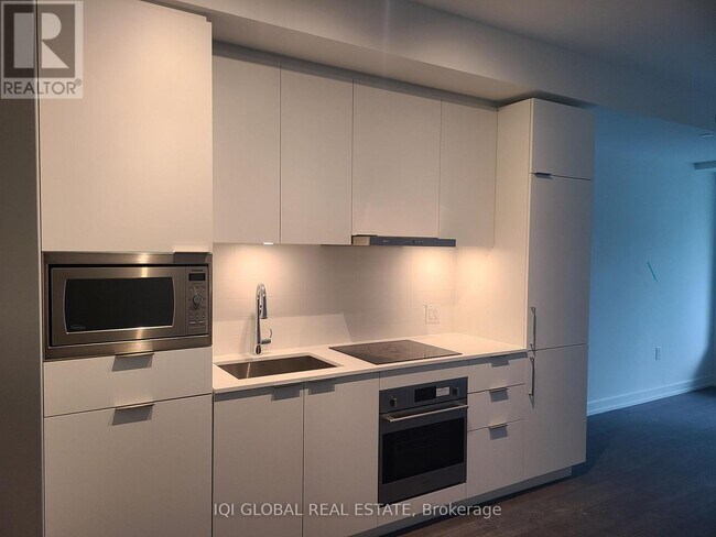 Photo du bâtiment - 8 Olympic Gdn Dr