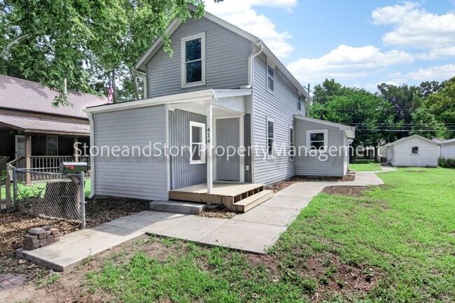 Building Photo - 414 NE Grattan St
