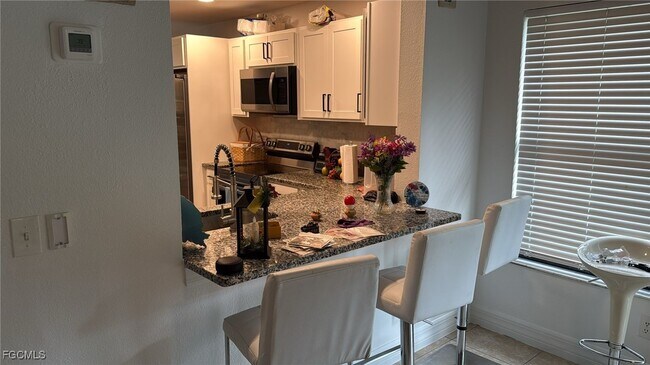 Foto del edificio - 17430 Dumont Dr