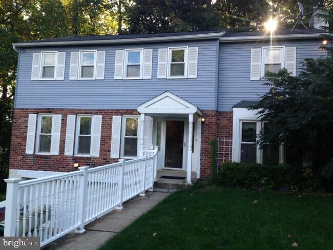 Building Photo - 135 Eaton Dr