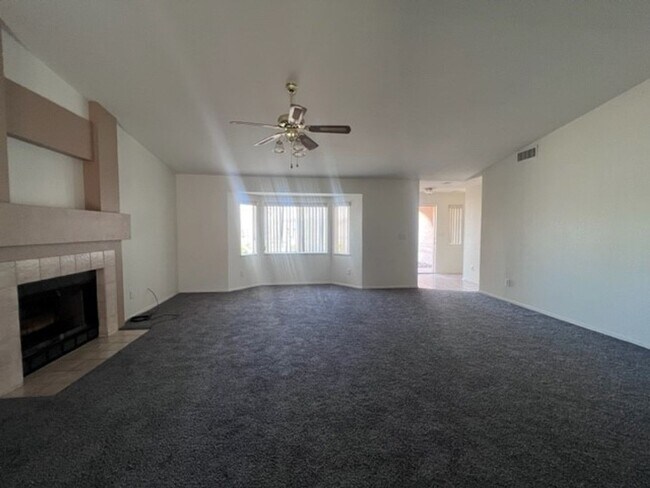 Building Photo - 3 Br 2Ba with fenced Yard, Boat deep Garag...