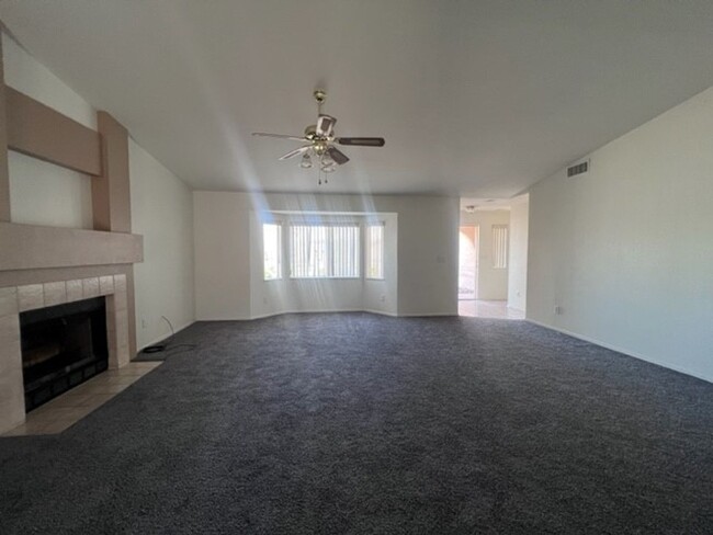 Foto del edificio - 3 Br 2Ba with fenced Yard, Boat deep Garag...