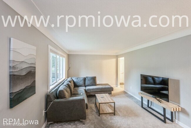Foto del edificio - 3 br, 1.5 bath House - 301 NW Scott Street