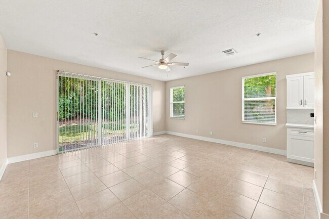 Foto del edificio - 813 Pipers Cay Dr