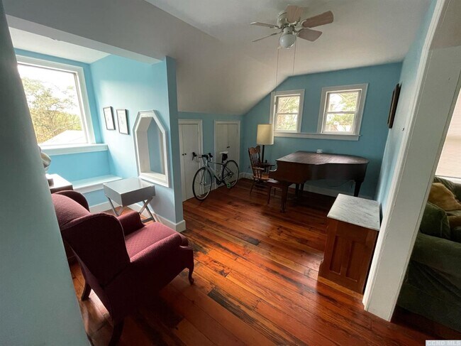 Foto del edificio - 422 Angel Hill Rd