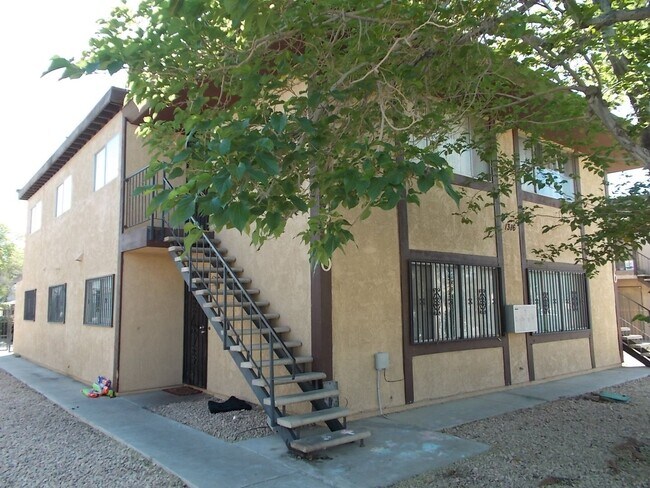 Foto del edificio - 2 Bedroom 1 Bath Upstairs Unit - Move in Ready