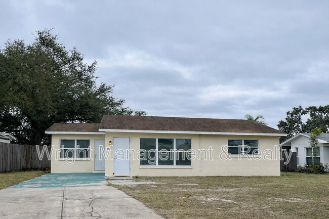 Foto del edificio - 10731 108th St N