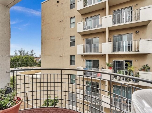 Foto del edificio - 546 SW 1st St