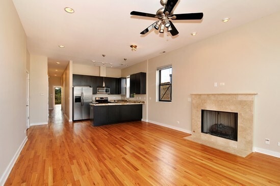 Building Photo - 2151 W Evergreen Ave