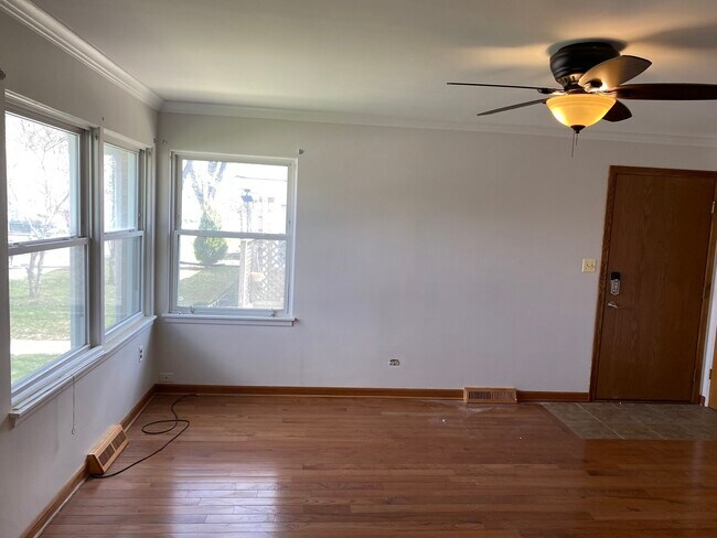 Foto del edificio - 827 E South Broadway Ave