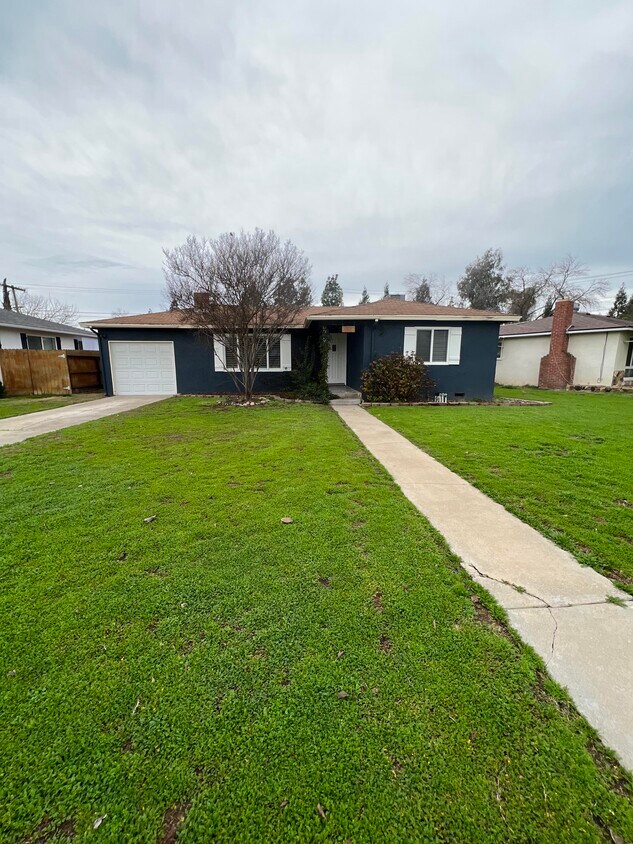 Primary Photo - 152 N Pollasky Ave