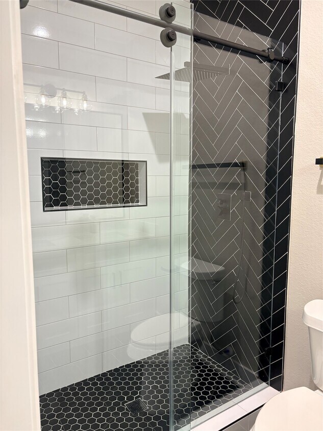 Foto del edificio - 2105 Esther Dr