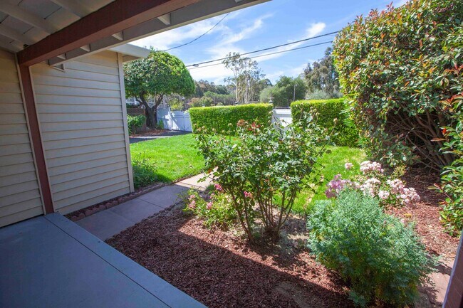 Building Photo - Charming Ranch Style Single-story Belmont ...