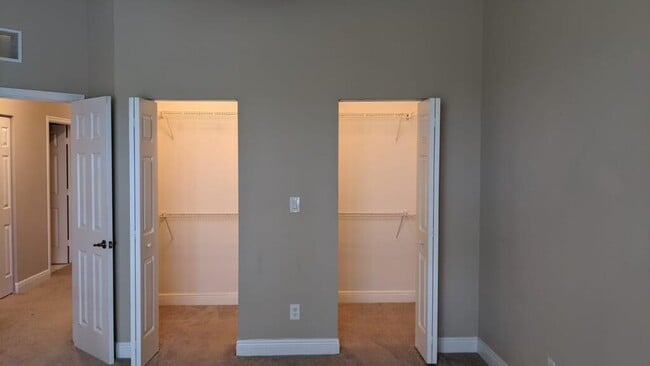 Foto del edificio - 3409 Lakeside Dr