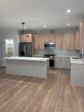 Building Photo - 6853 W Belmont Ave