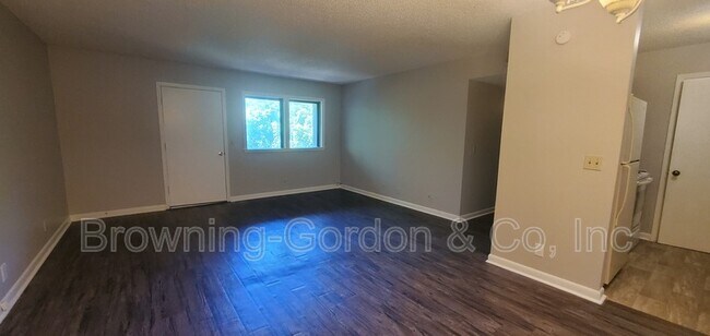 Building Photo - 2929 Selena Dr