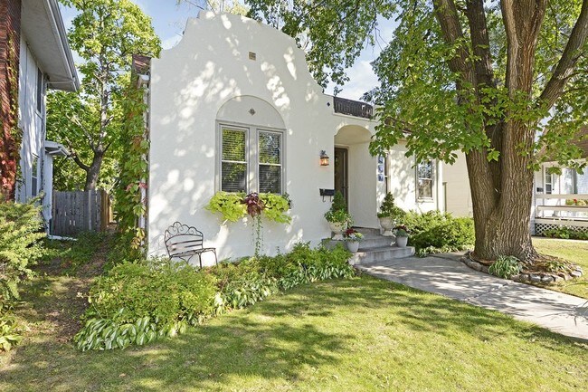 Foto del edificio - 5005 Abbott Ave S