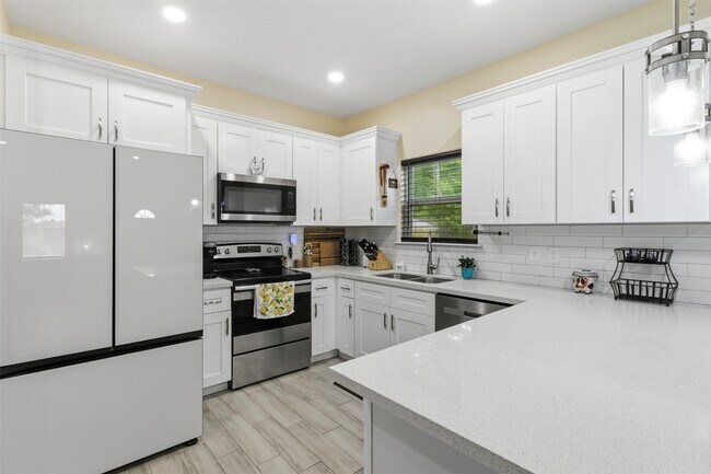 Building Photo - 16529 Kingsbury Dr