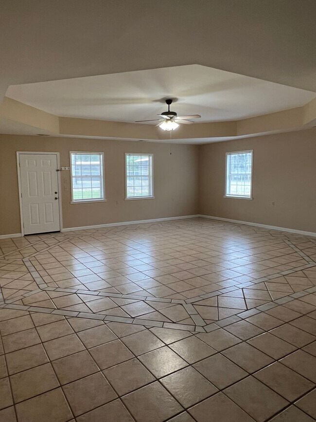 Foto del edificio - 3 Bedroom, 1 Bath Home
