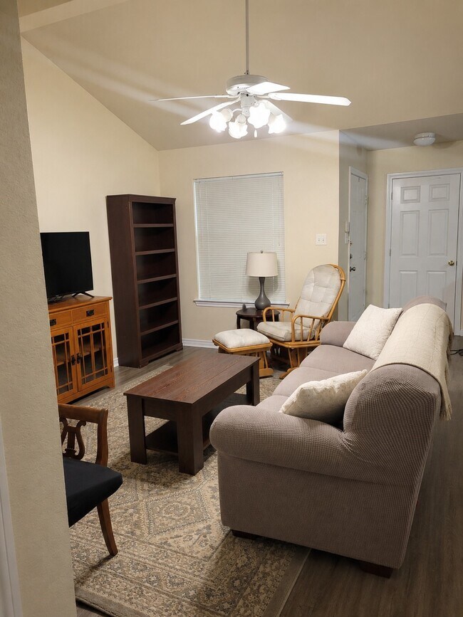 Foto del edificio - 937 Crepe Myrtle St