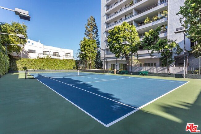 Building Photo - 1100 Alta Loma Rd