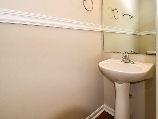 Foto del edificio - 33 Scott Hollow Dr