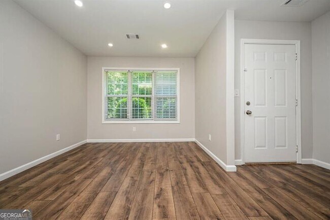 Building Photo - 140 Whitehead Dr